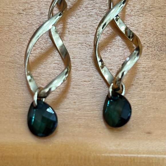 Earrings - Picture 3 of 7